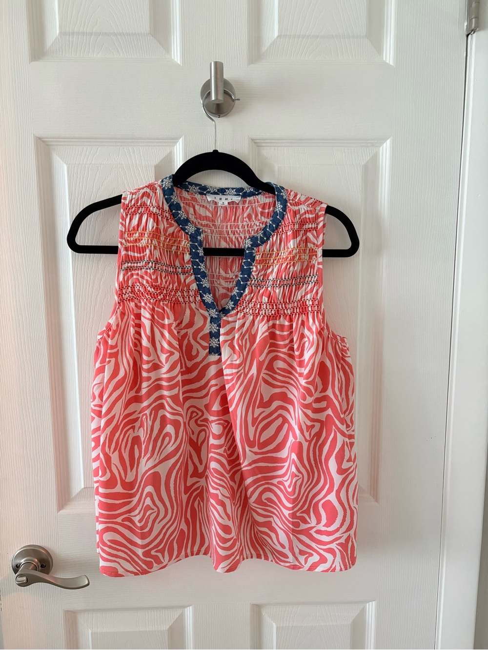 THML Coral and White Zebra-Print Sleeveless Top with Navy Trim. Size Small. - Picture 2 of 6